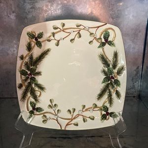 Yankee Candle plate with mistletoe & pine Christmas design. Green W/ Red berries